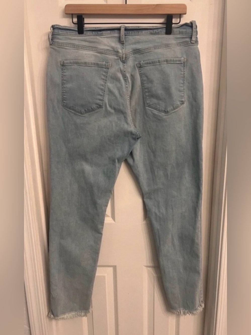 a.n.a Light Wash High Rise Skinny Jeans with Frayed Hem - Picture 2 of 5